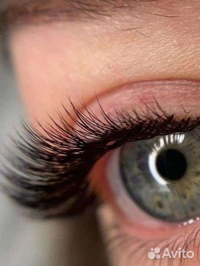 Мастер по наращиванию ресниц