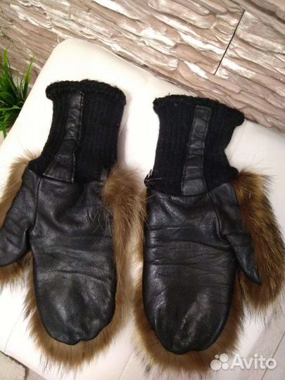 Меховые варежки /шапка енот. Шкурка песца