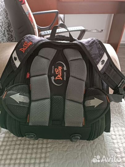 Ранец школьный для мальчика в отличном состояние