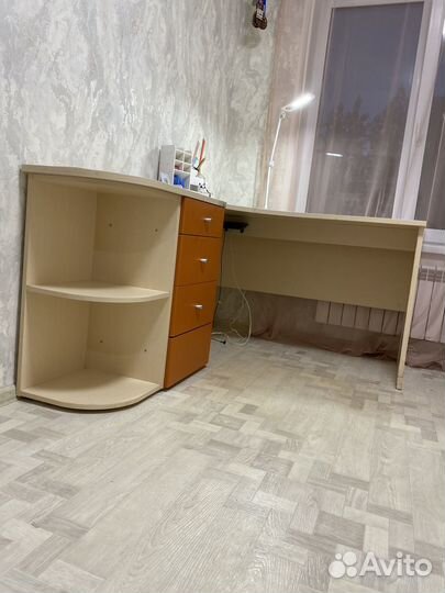 Стол школьный