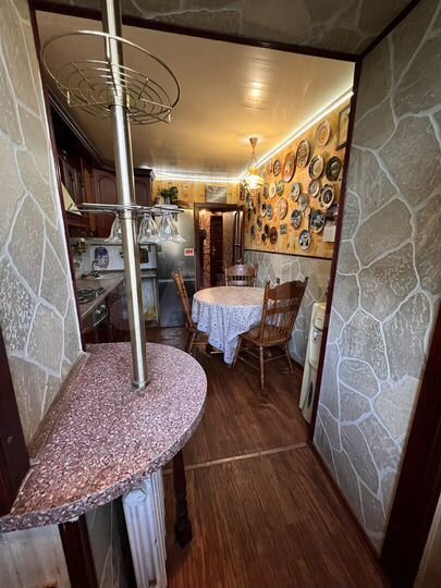 3-к. квартира, 80 м², 1/9 эт.