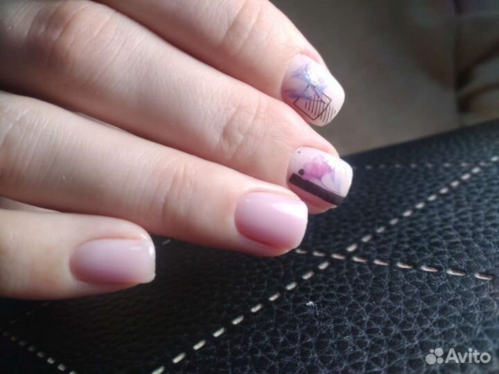 Покрытие ногтей на руках гель-лаком