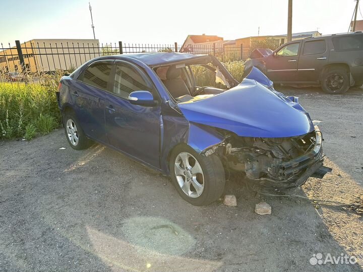 Kia Cerato 1.6 AT, 2010, битый, 200 000 км