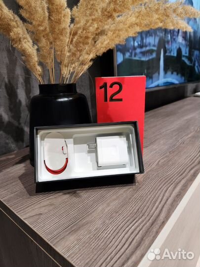 OnePlus 12, 12/256 ГБ