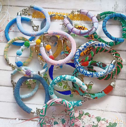 Браслет жгут из бисера