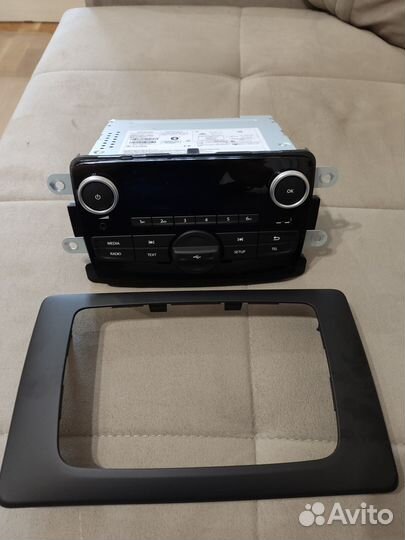 Штатное головное устройство Рено дастер 2