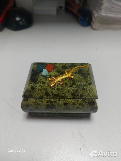 Шкатулка для украшений из змеевика