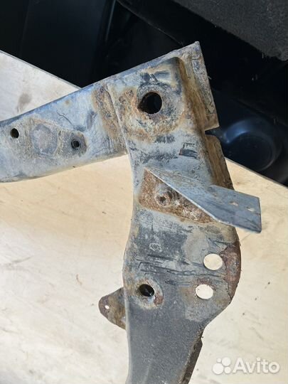 Рено дастер Террано подрамник