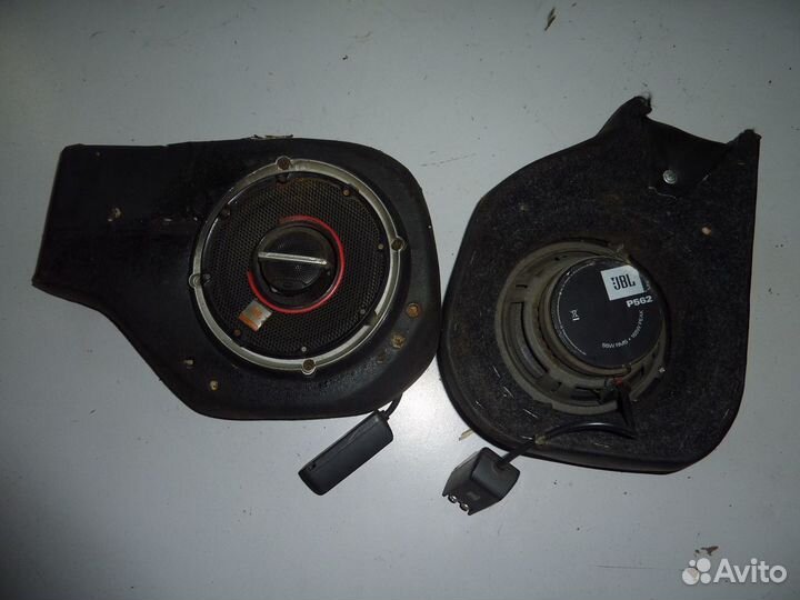 Подиум с динамиком JBL 16