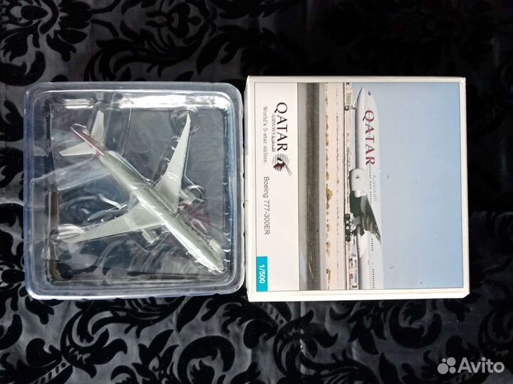 Boeing 777-300ER модель 1/500