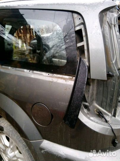 Hover H3 задняя правая стекло в багажник