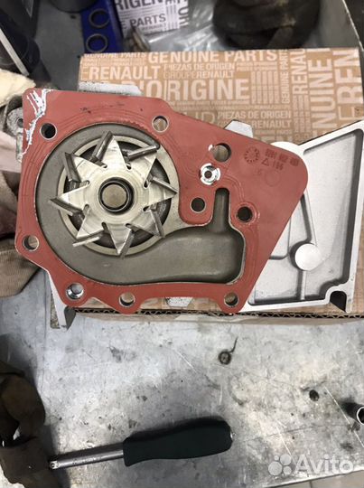 Помпа охлаждения Лада Ларгус двигатель Рено 1.6 К4