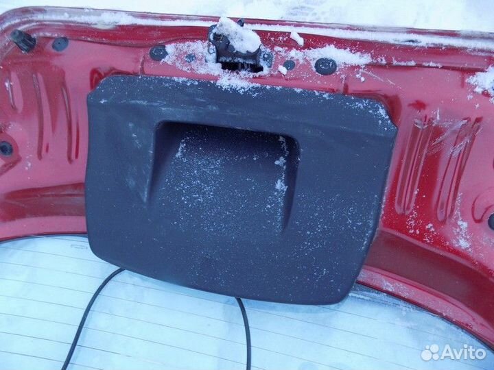 Обшивка двери багажника Sandero 2014