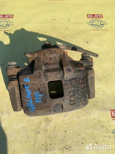 Суппорт передний правый Mitsubishi Galant 8