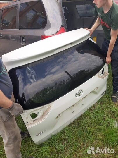 Крышка багажника Toyota Sienna 2018 г