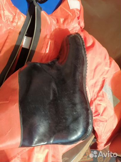 Спасательный костюм