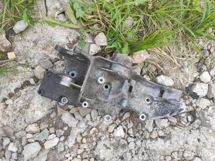 Кронштейн Volkswagen Passat B5 1.6