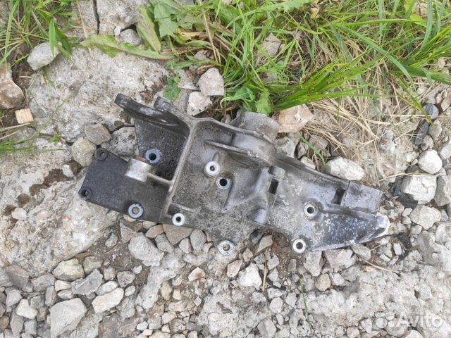 Кронштейн Volkswagen Passat B5 1.6