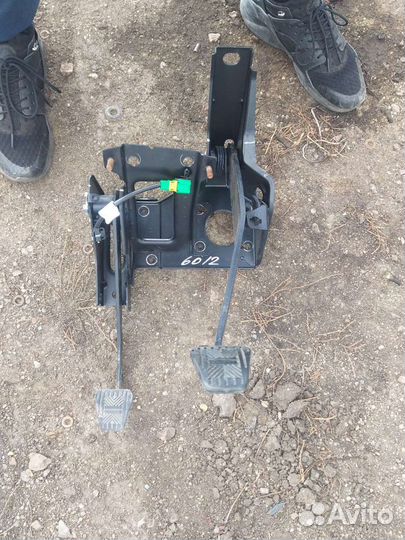 Педальный узел Лада Гранта