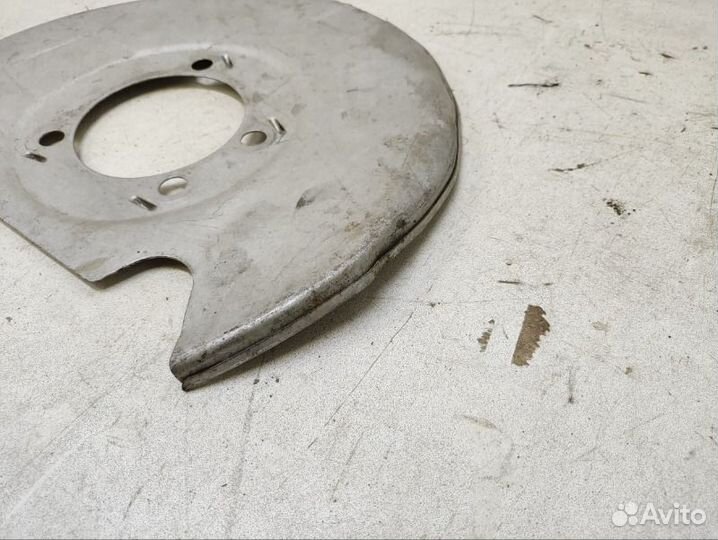 Щиток тормозного диска передний правый Cadillac