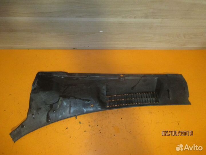 Решетка стеклоочистителей правая 96304673 Lanos