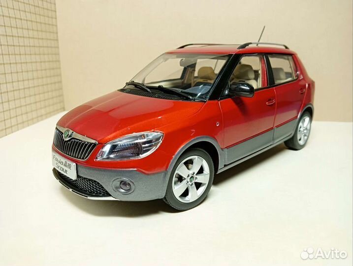 1:18 Skoda Fabia 2011 коллекционная модель