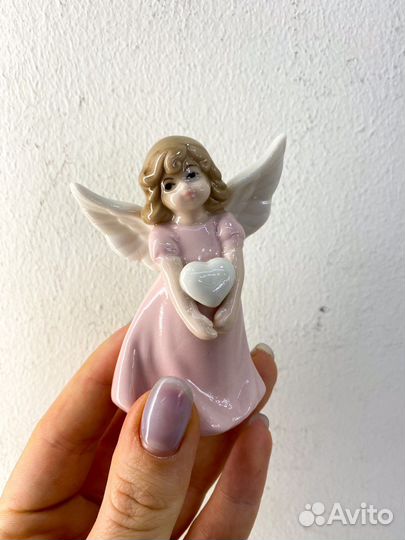 Фарфоровая статуэтка ангел
