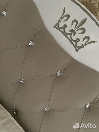 Детская кроватка с маятником