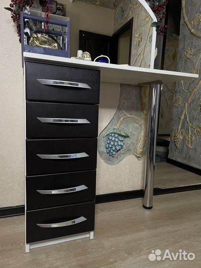 Туалетный столик с зеркалом бу