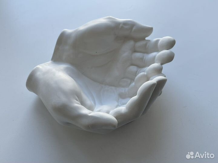 Гипсовая фигура ладони