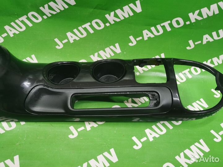 Консоль Nissan Juke