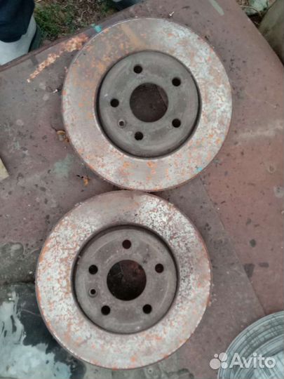 Передние диски от автомобиля Chevrolet Cruze