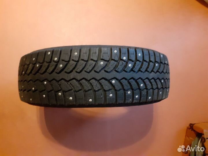 Bridgestone Blizzak Spike-01 185/65 R15