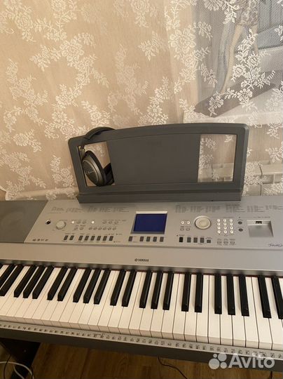 Синтезатор, электронное пианино Yamaha DGX-640