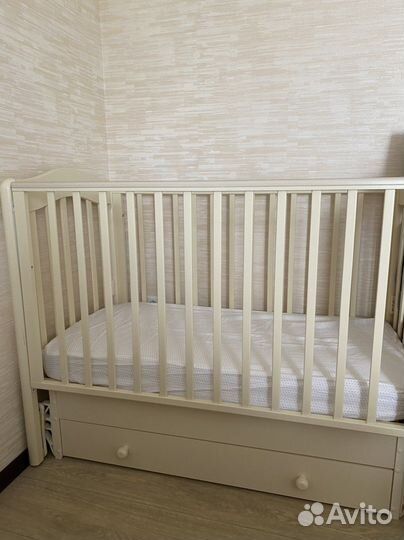 Кроватка детская с маятником 160*80