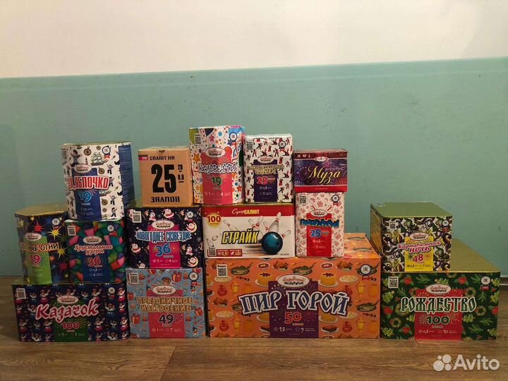 Салют, пиротехника, римская свеча, петарда и тд