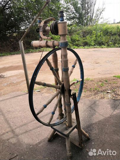 Прялка деревянная в рабочем состоянии