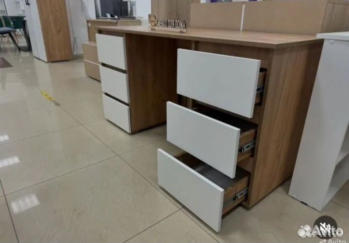 Письменный стол