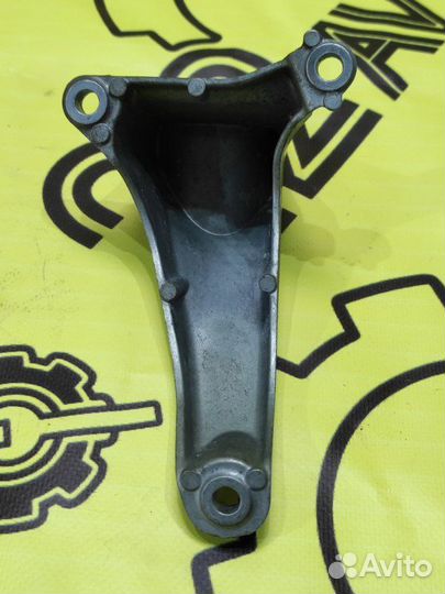 Кронштейн правый Audi BVJ