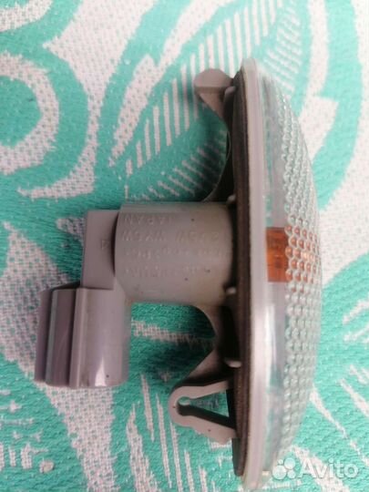 Повторитель поворотника Toyota Corolla E150