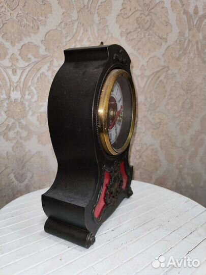 Кварцевые часы 