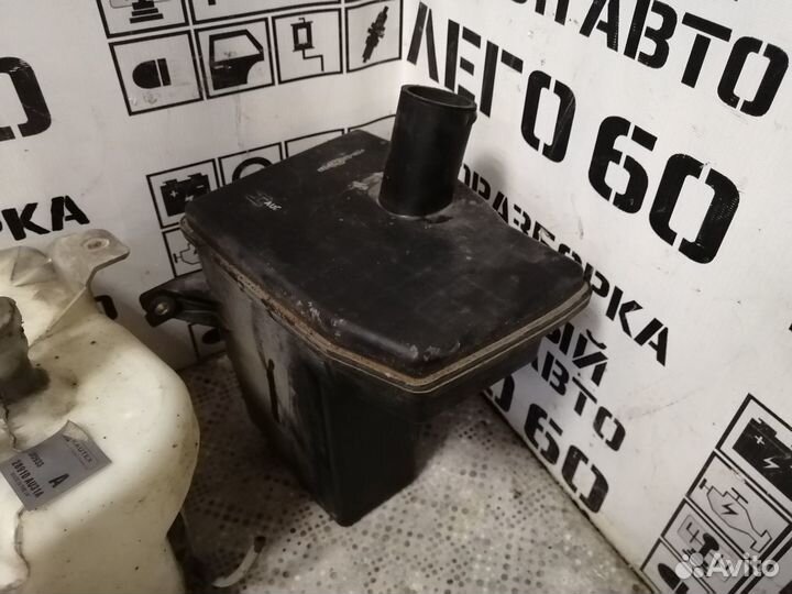 Бачок для Nissan Primera P12E