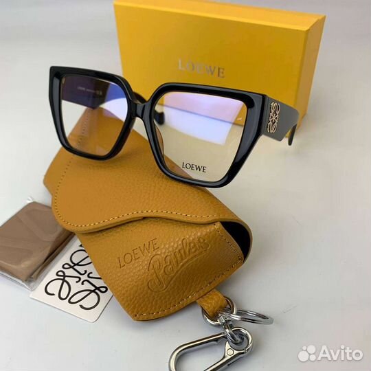 Очки Loewe солнцезащитные женские