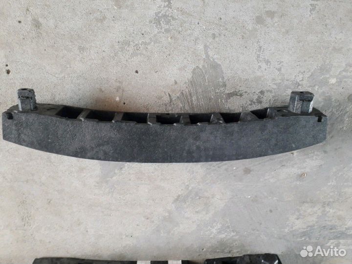 Абсорбер зад бампера Skoda Rapid