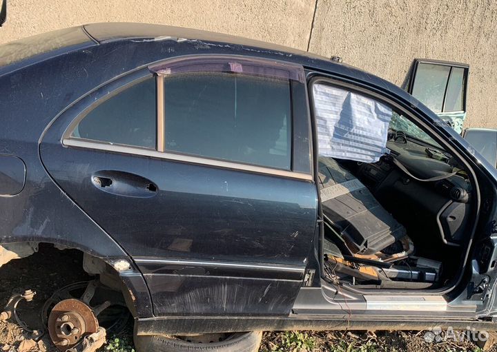 Дверь задняя правая mercedes w203