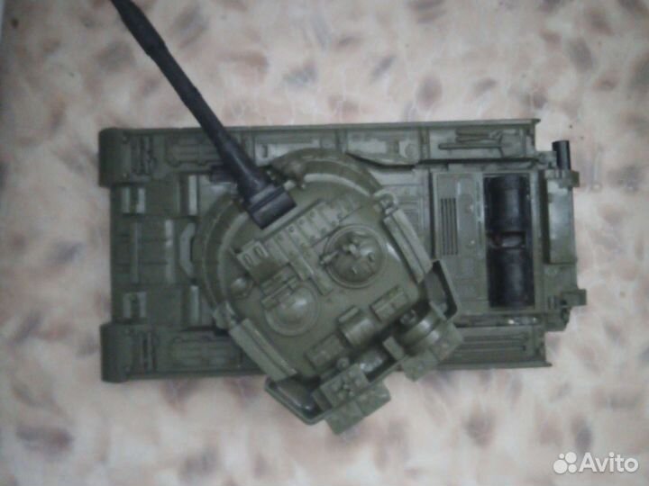 Танк игрушка