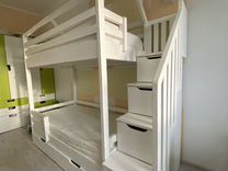 Кровать двухъярусная Домик с лестницей, матрасами