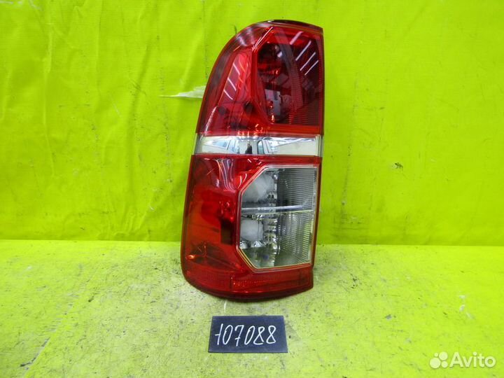 Фонарь левый Toyota Hilux 10-16 г 107088