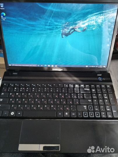 Продаю ноут самсунг 4 ядра 2 видюхи
