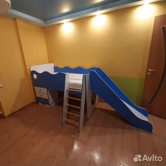 Детская кровать с горкой